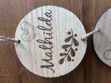 Lade das Bild in den Galerie-Viewer, Birthday .\ Chain