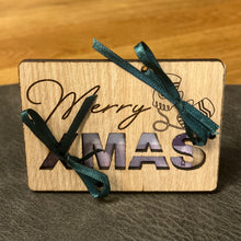 Lade das Bild in den Galerie-Viewer, Geschenkkarte aus Holz - Merry Xmas
