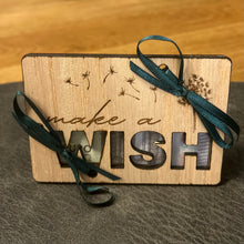 Lade das Bild in den Galerie-Viewer, Geschenkkarte aus Holz - Make a Wish
