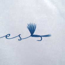 Lade das Bild in den Galerie-Viewer, T-shirt .\ tight lines
