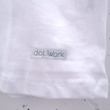 Lade das Bild in den Galerie-Viewer, T-shirt .\ tight lines
