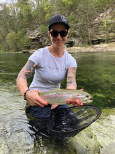 Lade das Bild in den Galerie-Viewer, T-shirt .\ tight lines
